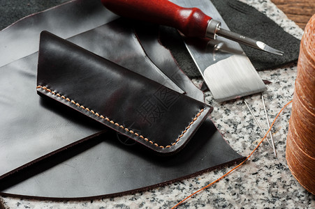 时光之印 探访传统与现代交织的皮革工厂